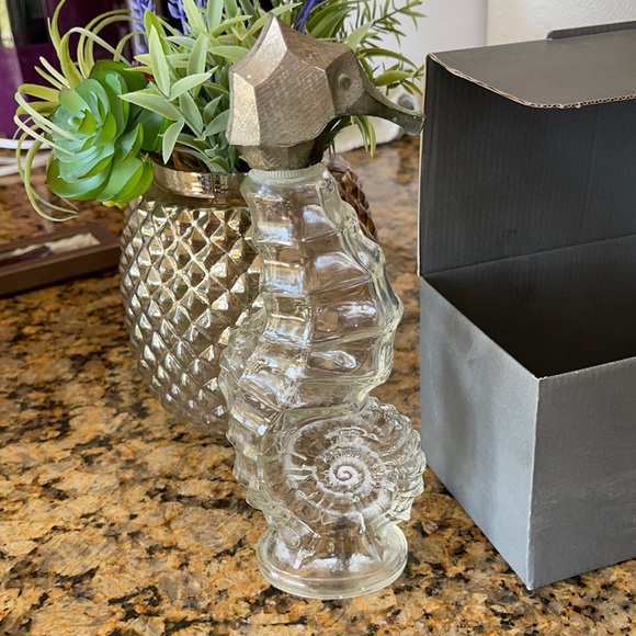 Avon Glass Seahorse vintage perfume bottle - Picture 1 of 9